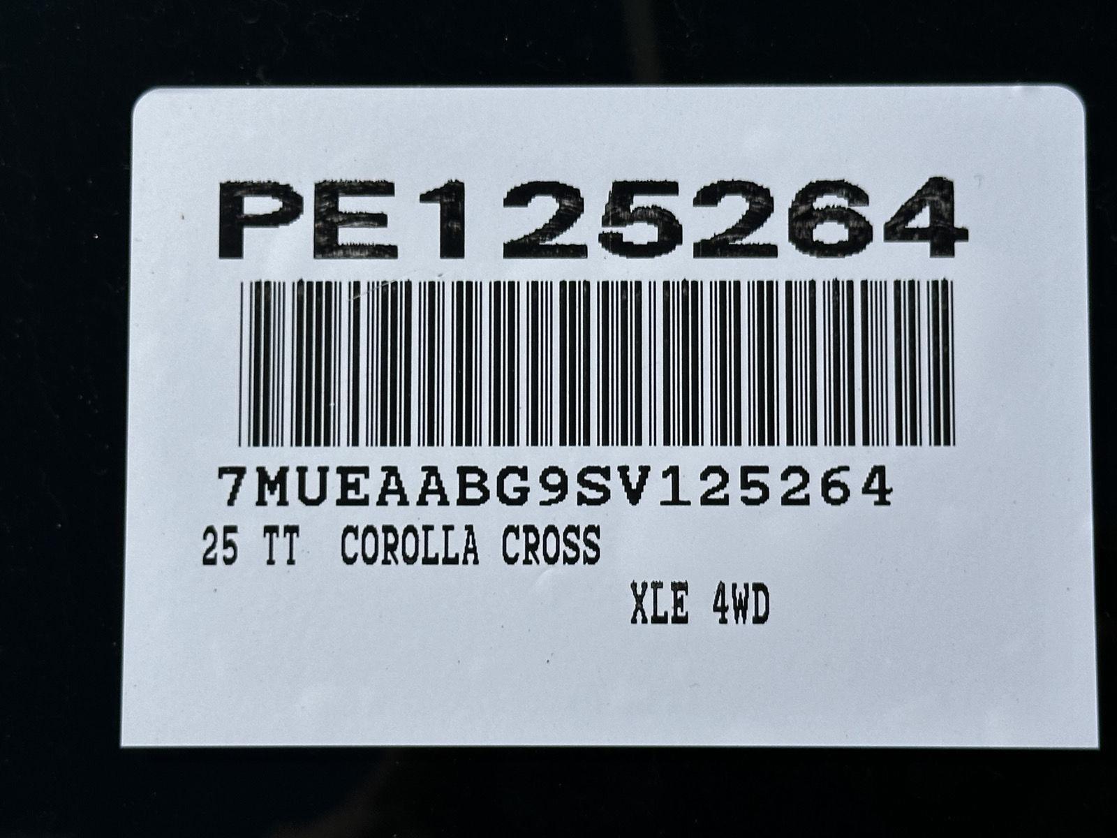 2025 Toyota Corolla Cross XLE photo 14