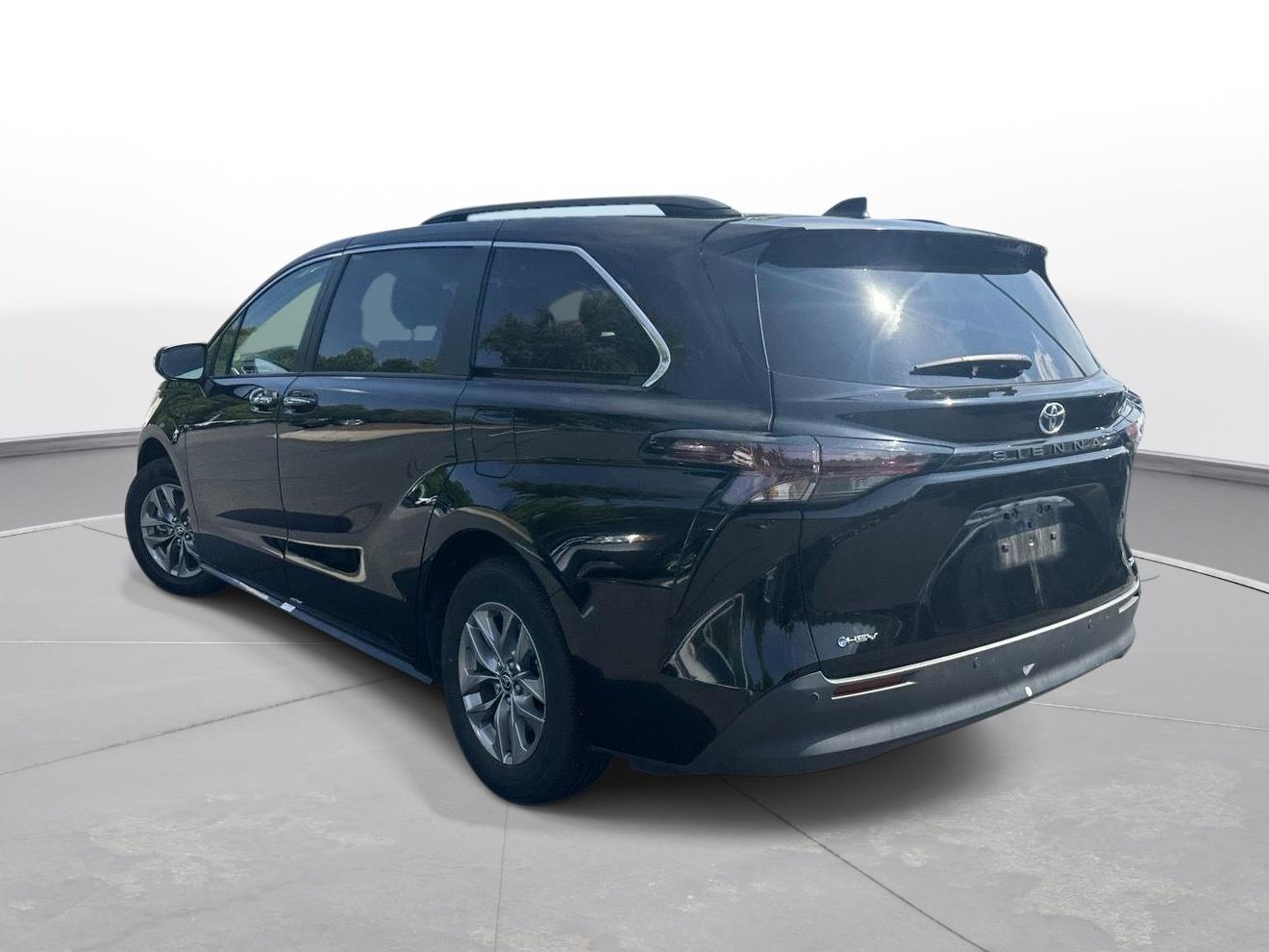 2025 Toyota Sienna XLE photo 7