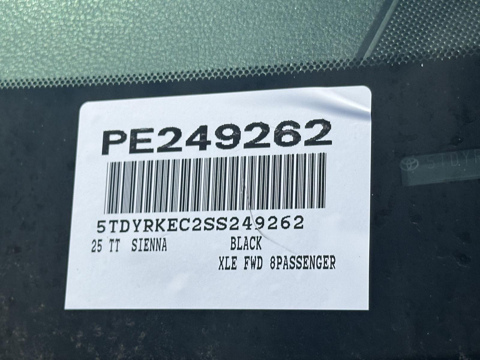 2025 Toyota Sienna XLE photo 13