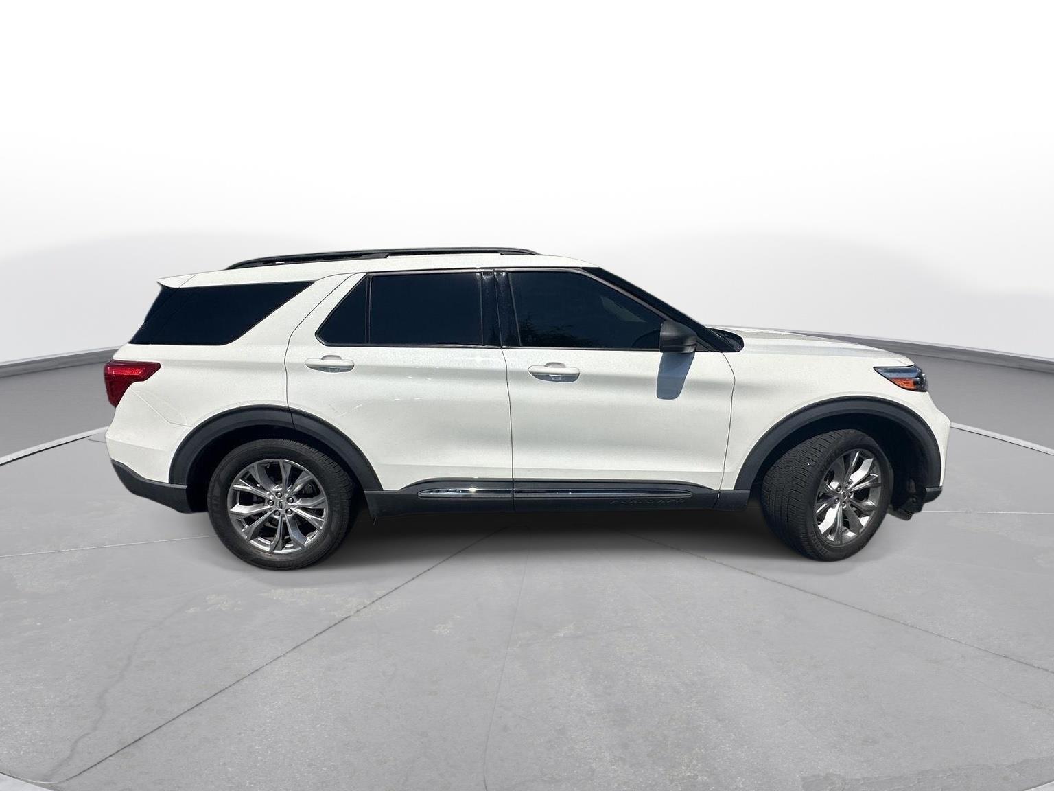 2020 Ford Explorer XLT photo 4