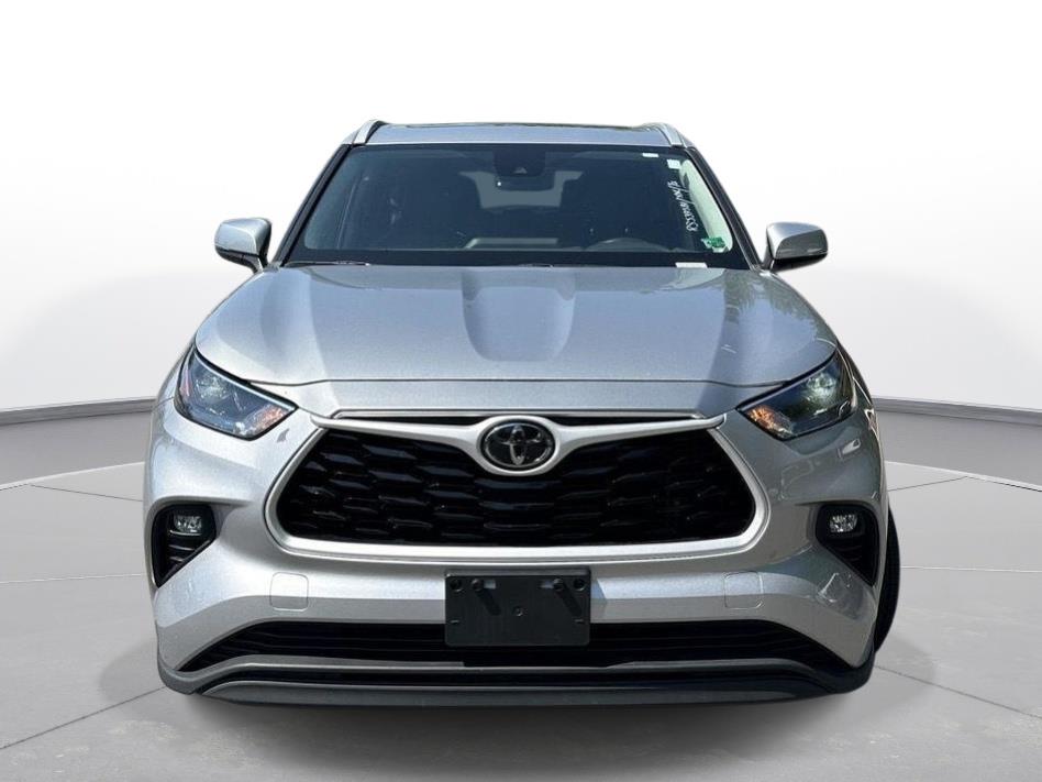 2024 Toyota Highlander XLE photo 2
