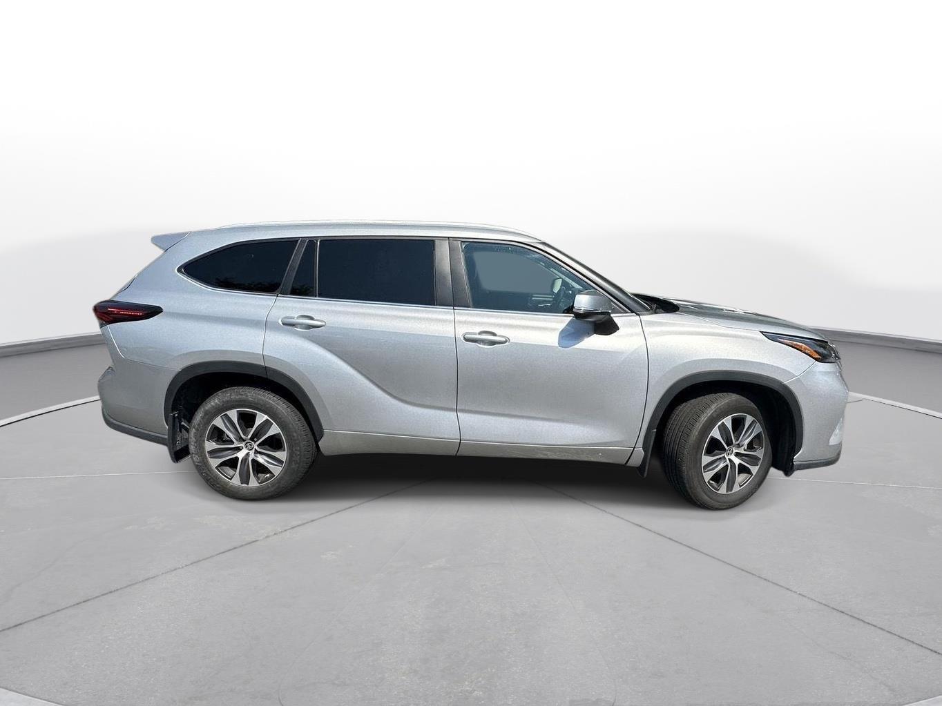 2024 Toyota Highlander XLE photo 4