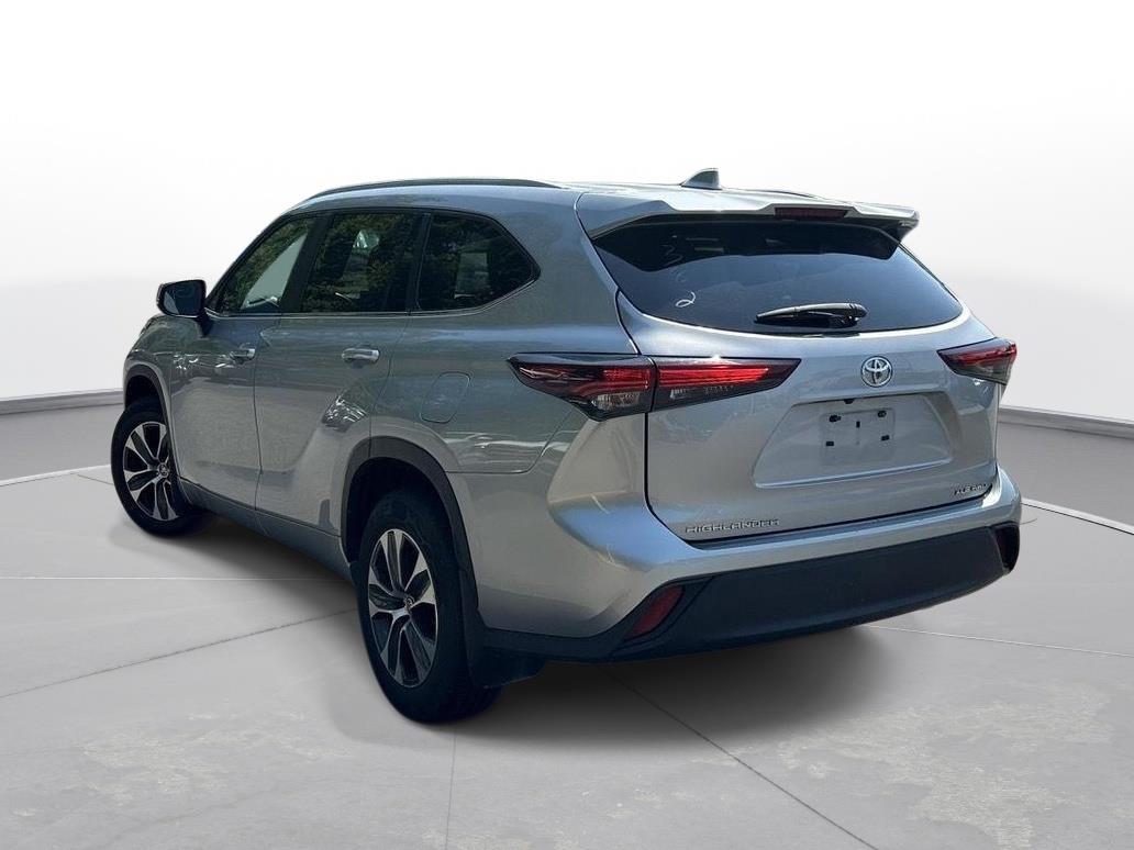 2024 Toyota Highlander XLE photo 6