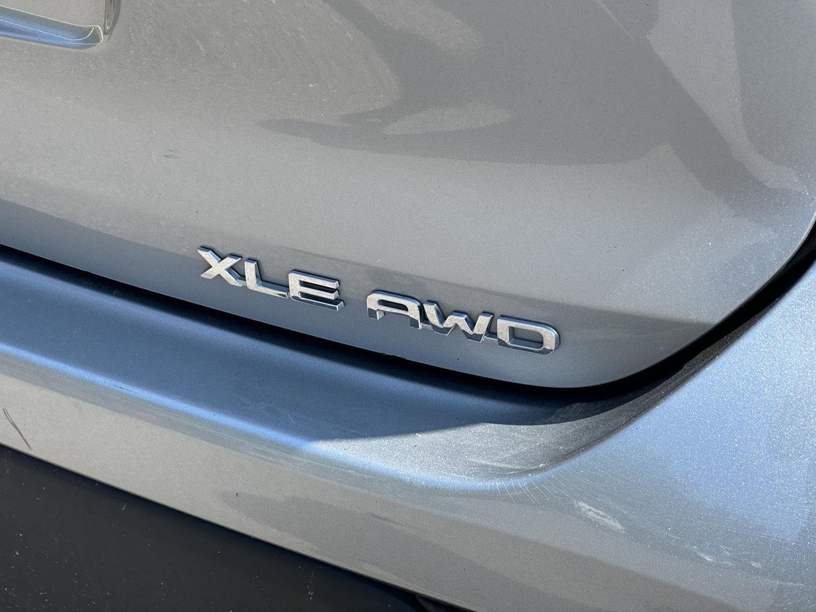 2024 Toyota Highlander XLE photo 9