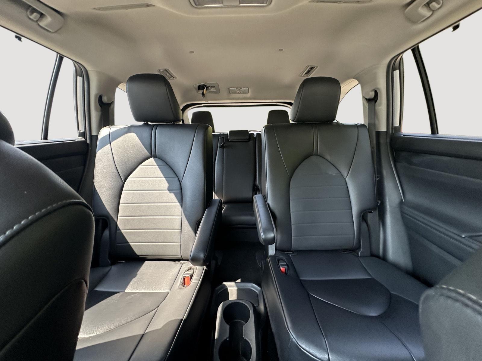 2024 Toyota Highlander XLE photo 12