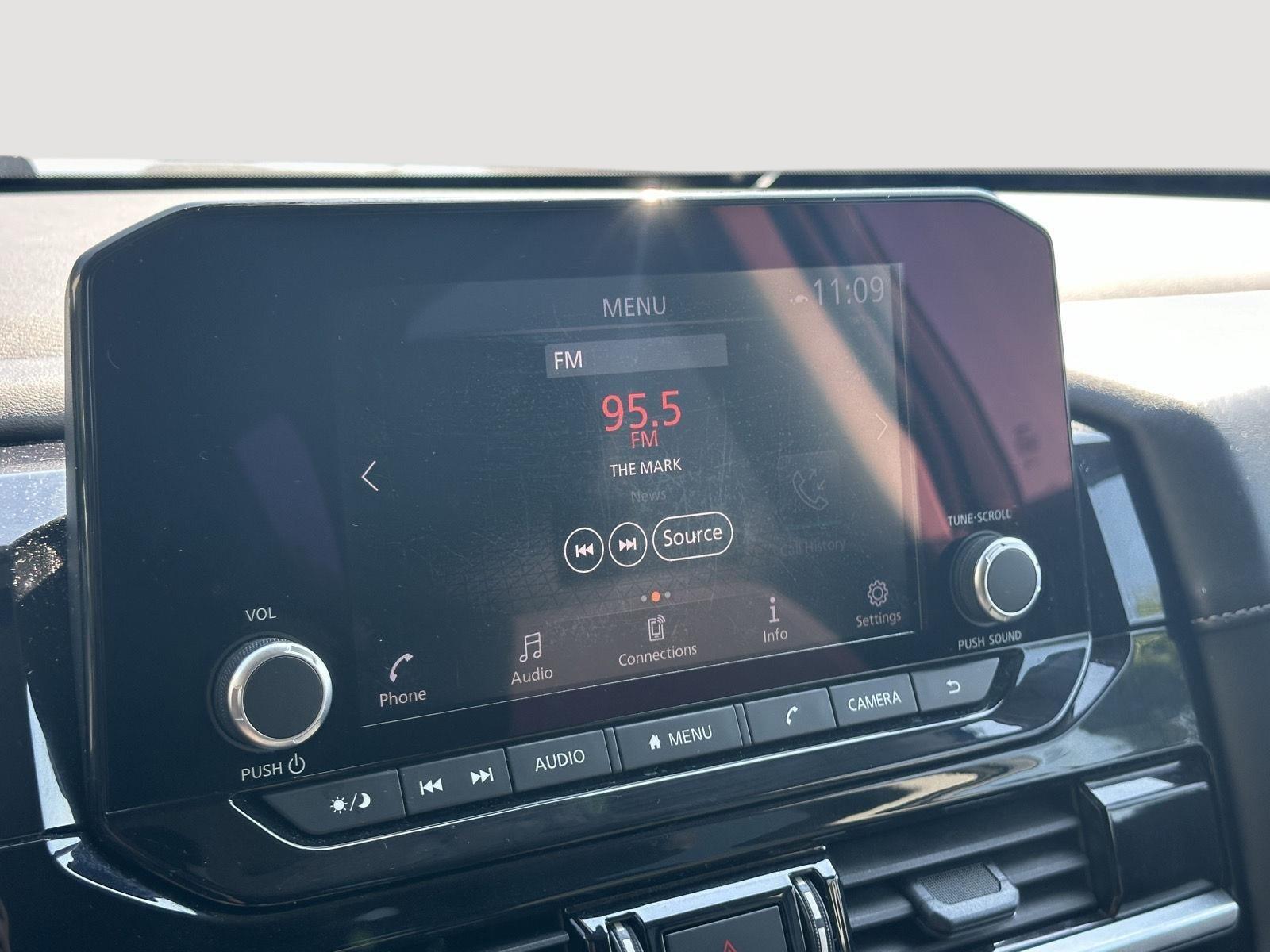 2024 Nissan Pathfinder SV photo 11