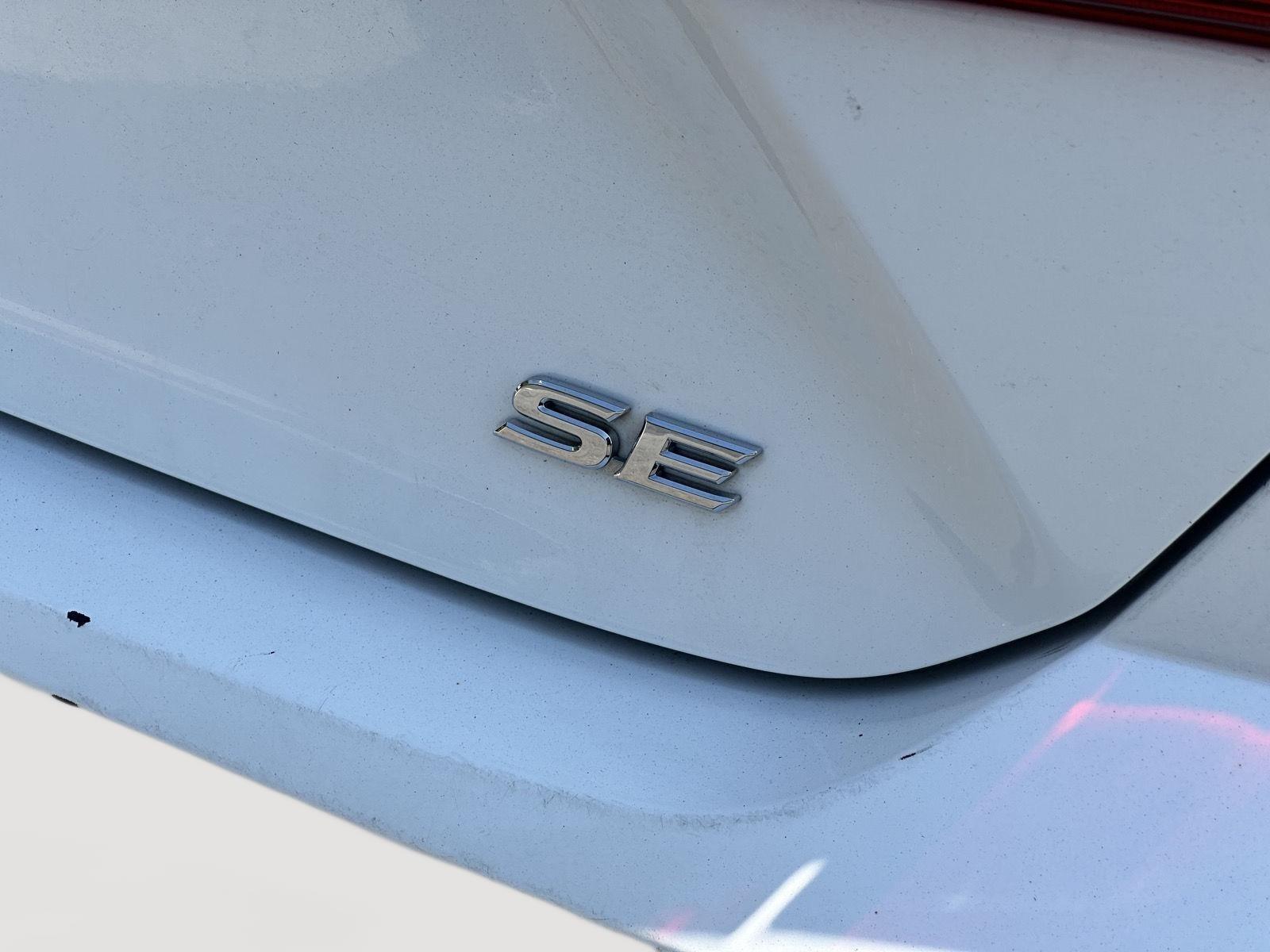 2025 Toyota Camry SE photo 9
