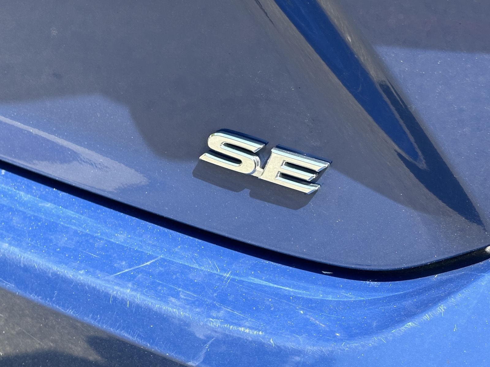 2025 Toyota Camry SE photo 9