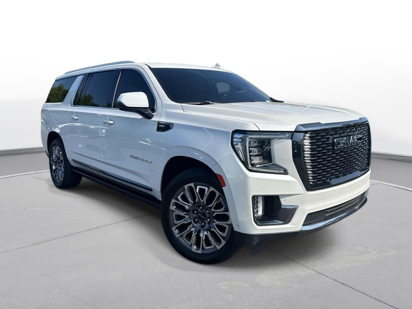 2023 GMC Yukon XL Denali Ultimate photo 3