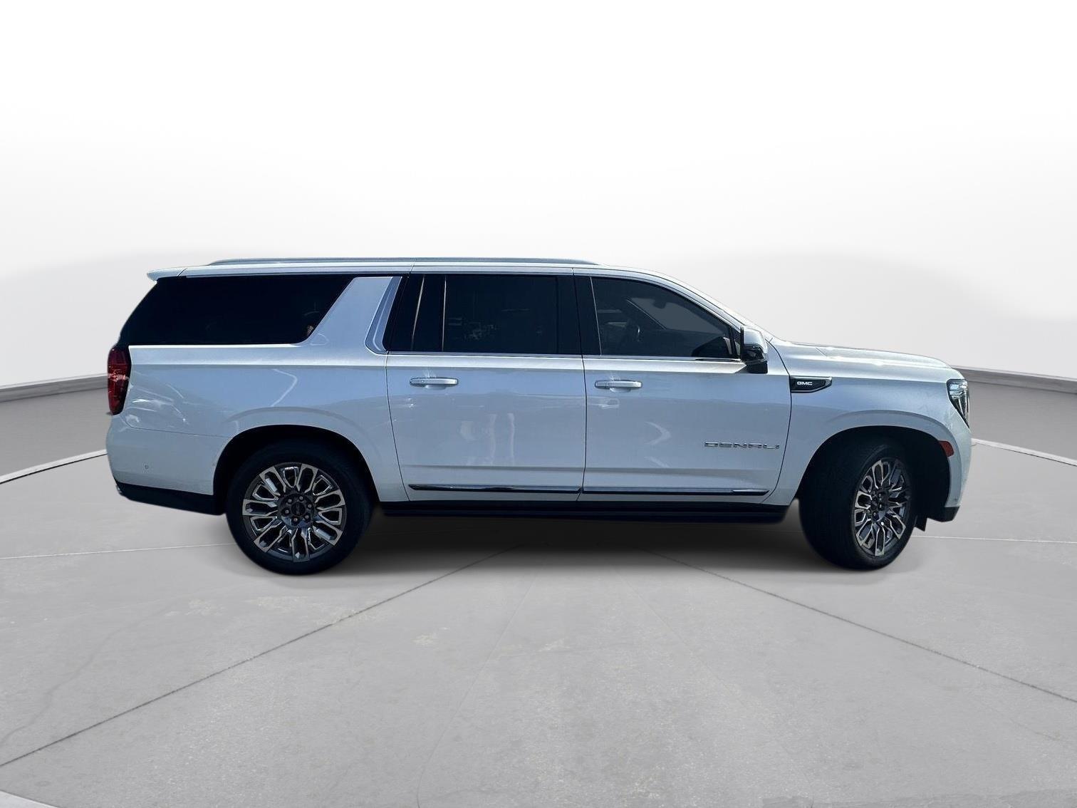 2023 GMC Yukon XL Denali Ultimate photo 4