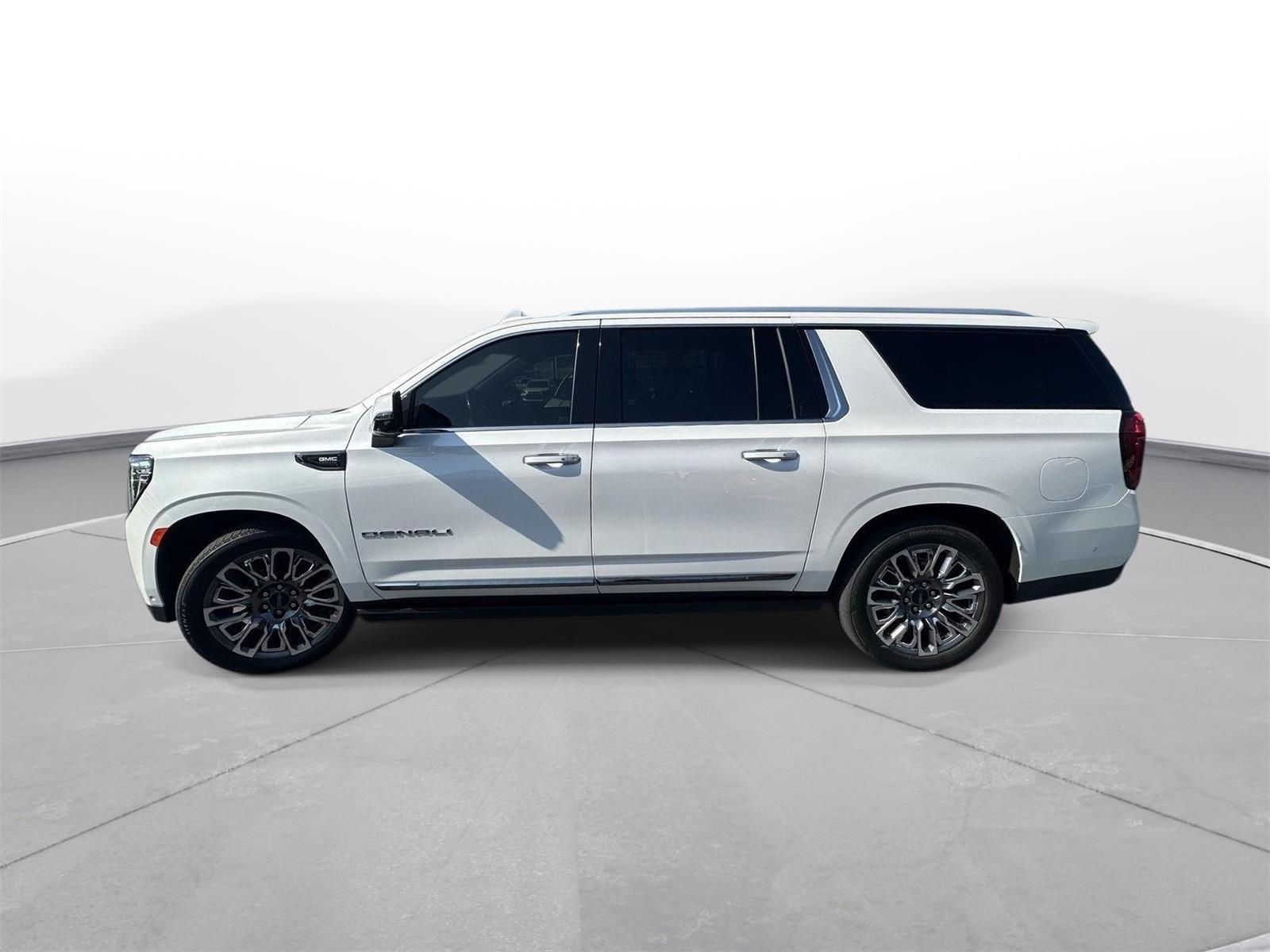 2023 GMC Yukon XL Denali Ultimate photo 8