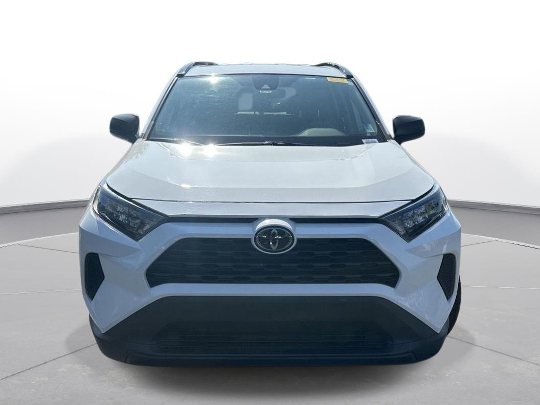 2020 Toyota RAV4 LE photo 2