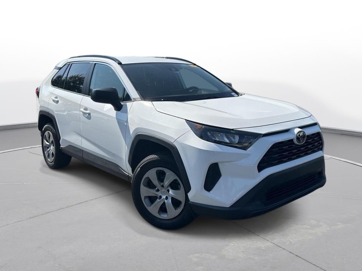 2020 Toyota RAV4 LE photo 3