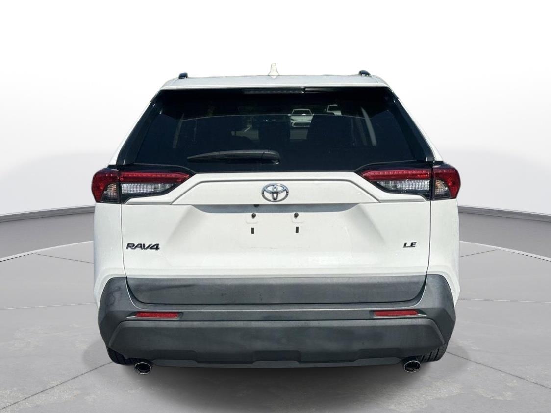 2020 Toyota RAV4 LE photo 6