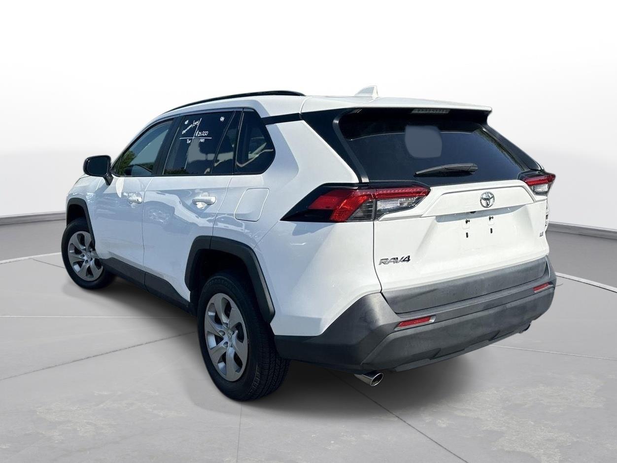 2020 Toyota RAV4 LE photo 7
