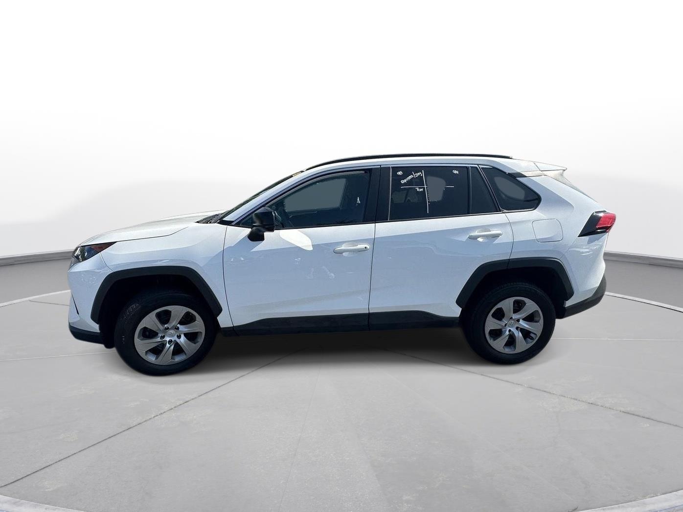 2020 Toyota RAV4 LE photo 8
