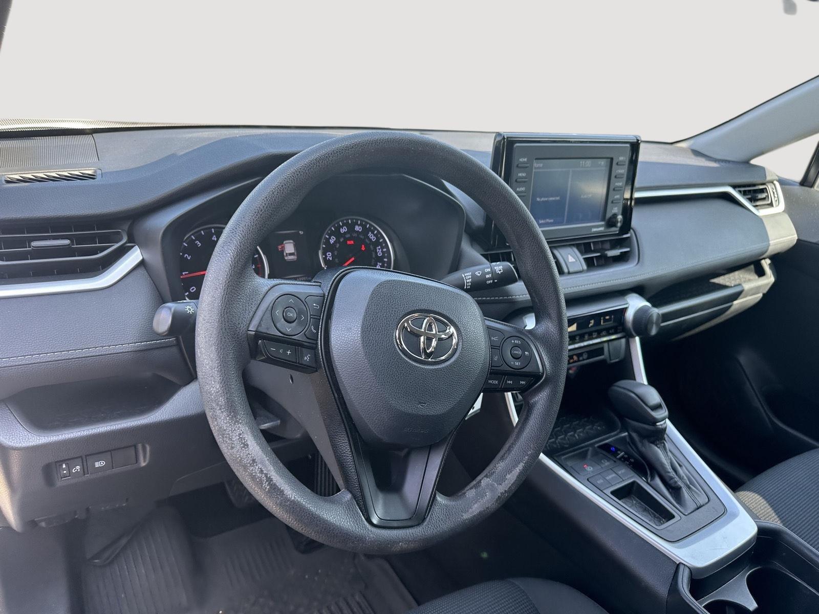 2020 Toyota RAV4 LE photo 9
