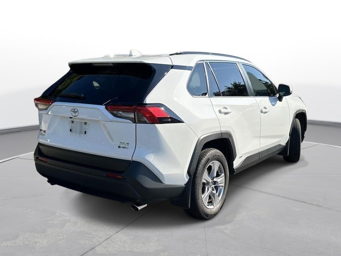 2025 Toyota RAV4 Hybrid XLE photo 5