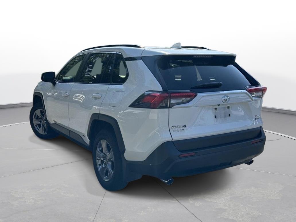 2025 Toyota RAV4 Hybrid XLE photo 7