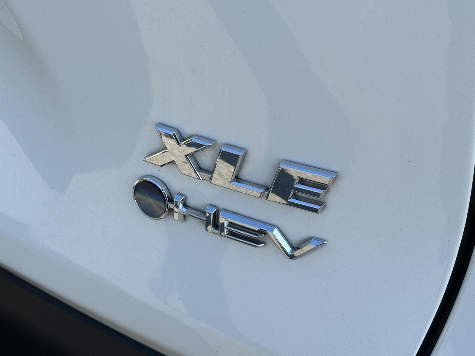 2025 Toyota RAV4 Hybrid XLE photo 9