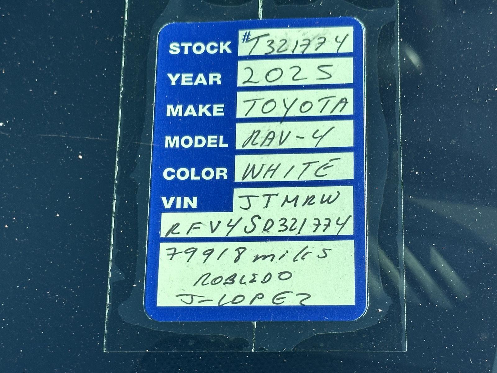 2025 Toyota RAV4 Hybrid XLE photo 14