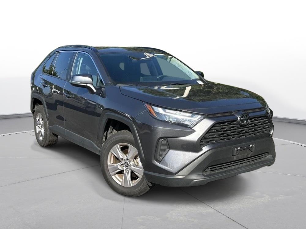 2025 Toyota RAV4 XLE photo 3