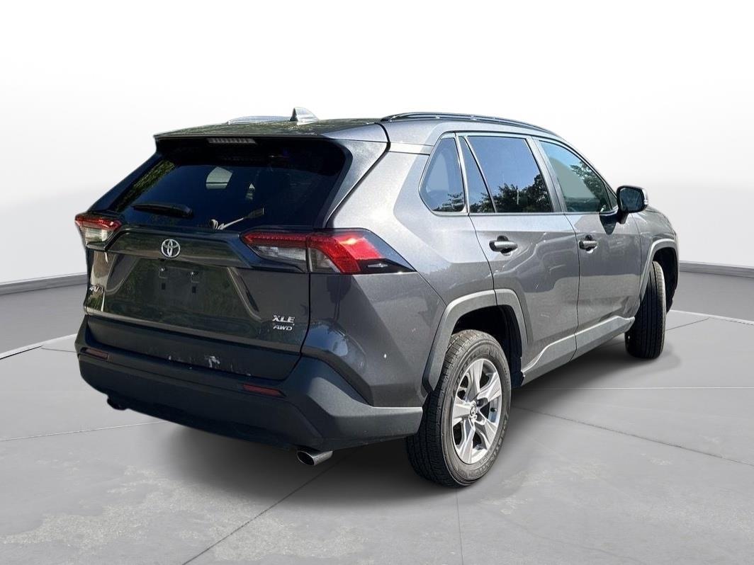 2025 Toyota RAV4 XLE photo 5