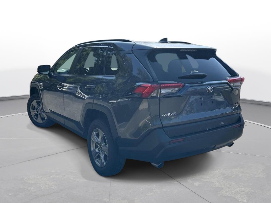 2025 Toyota RAV4 XLE photo 7