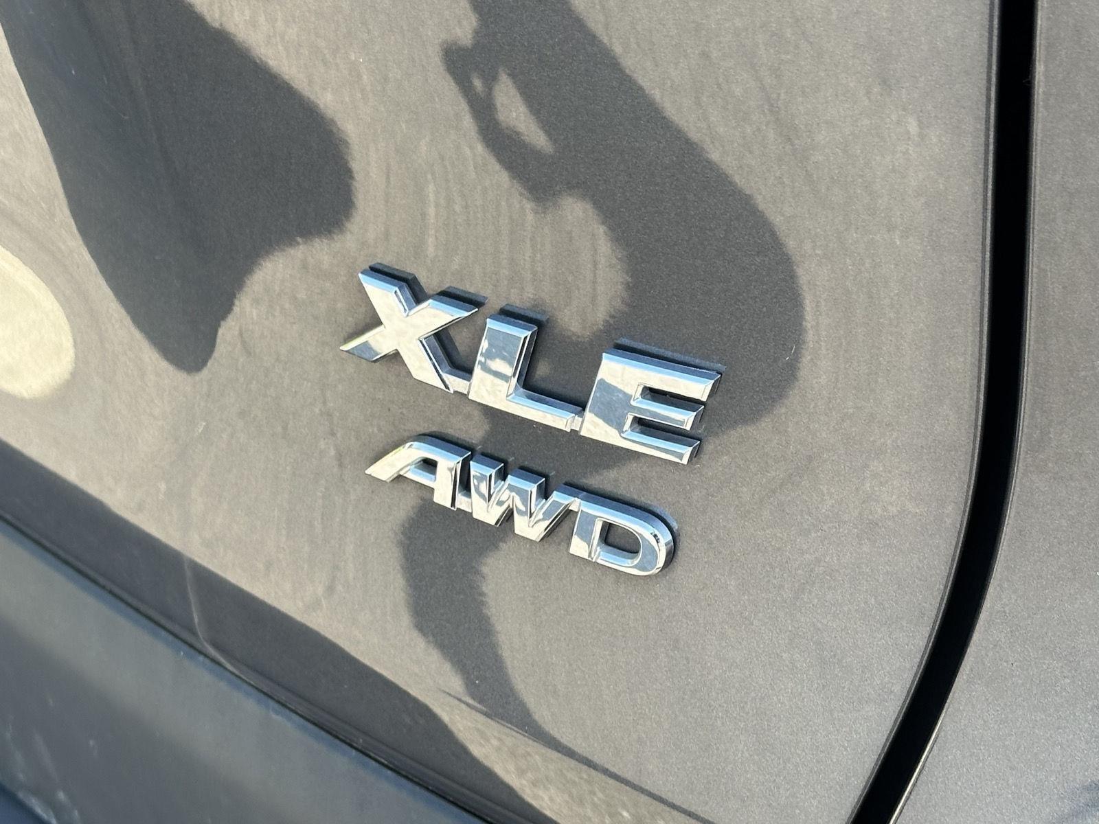 2025 Toyota RAV4 XLE photo 9