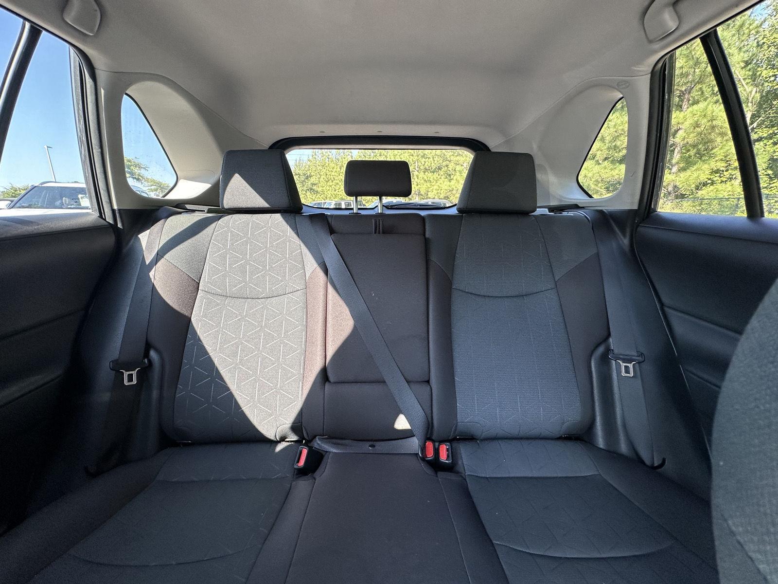 2025 Toyota RAV4 XLE photo 12