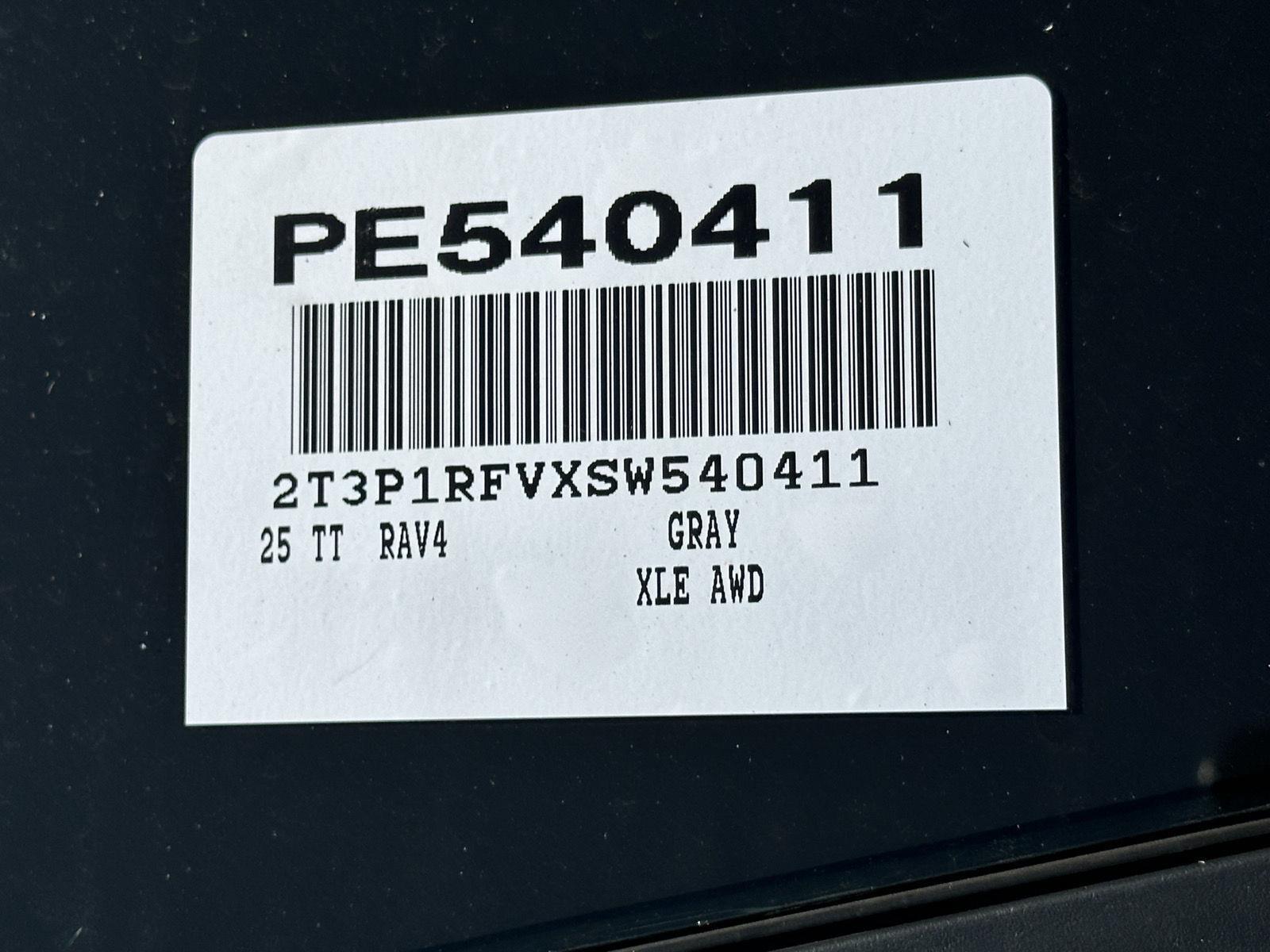 2025 Toyota RAV4 XLE photo 14
