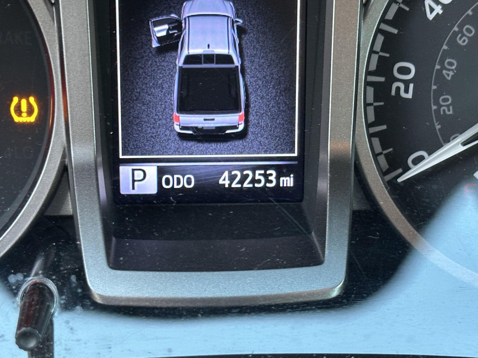 2023 Toyota Tacoma SR5 photo 12