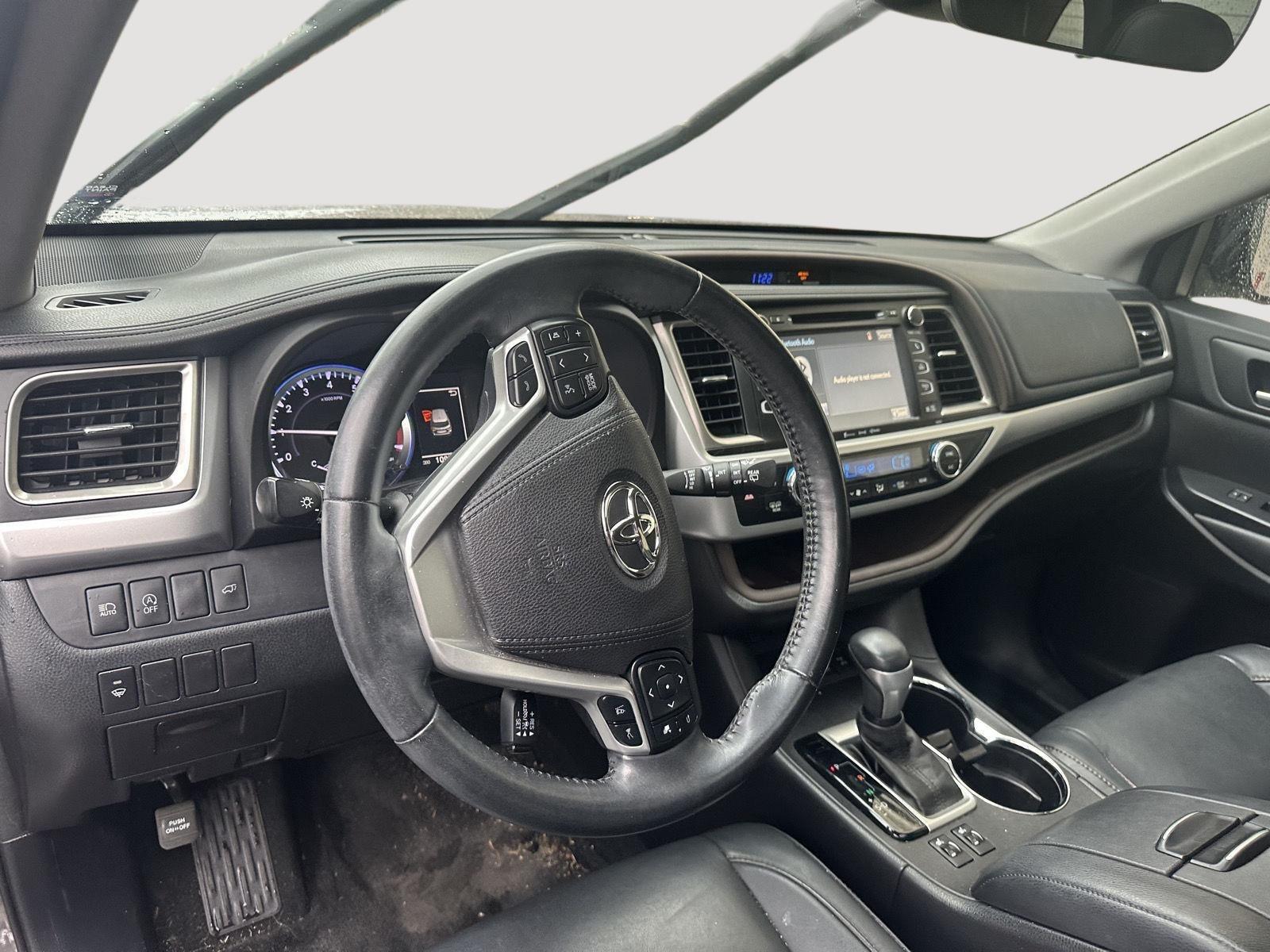 2017 Toyota Highlander XLE photo 9