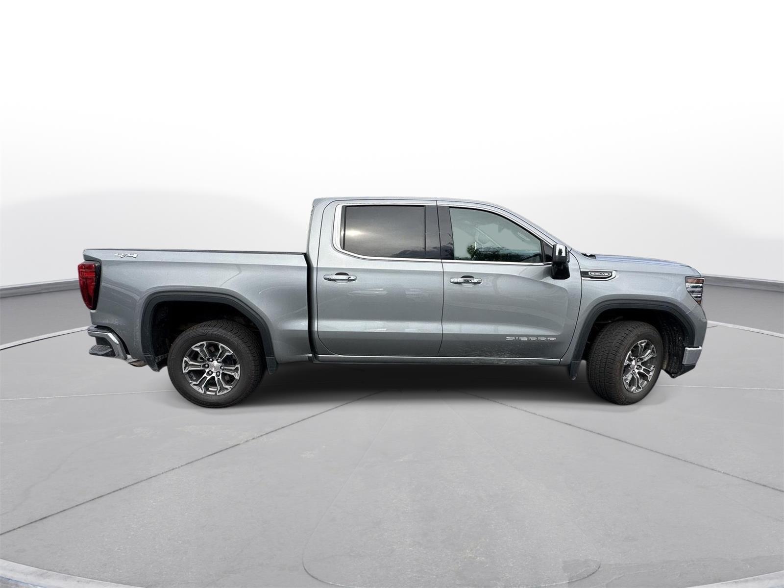 2025 GMC Sierra 1500 SLT photo 4