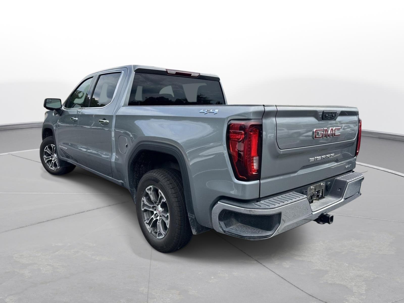 2025 GMC Sierra 1500 SLT photo 7