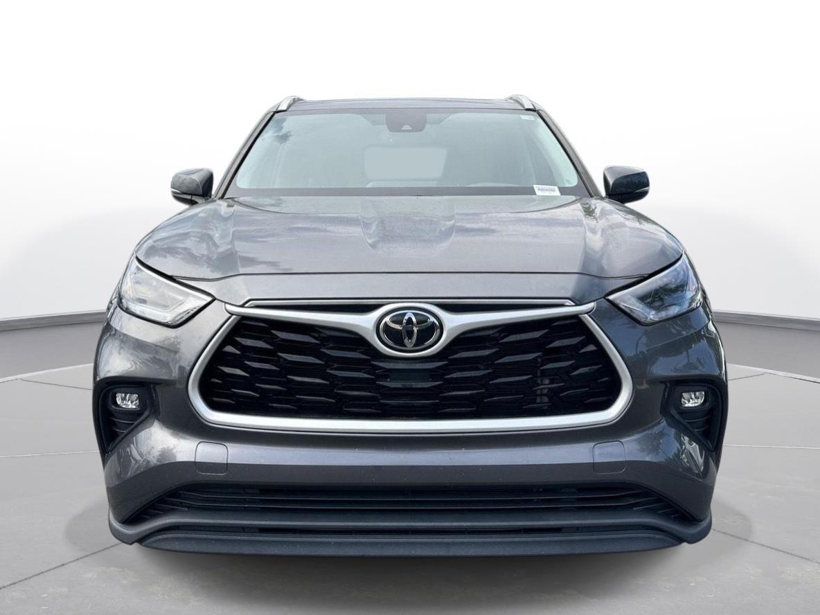2023 Toyota Highlander XLE photo 2