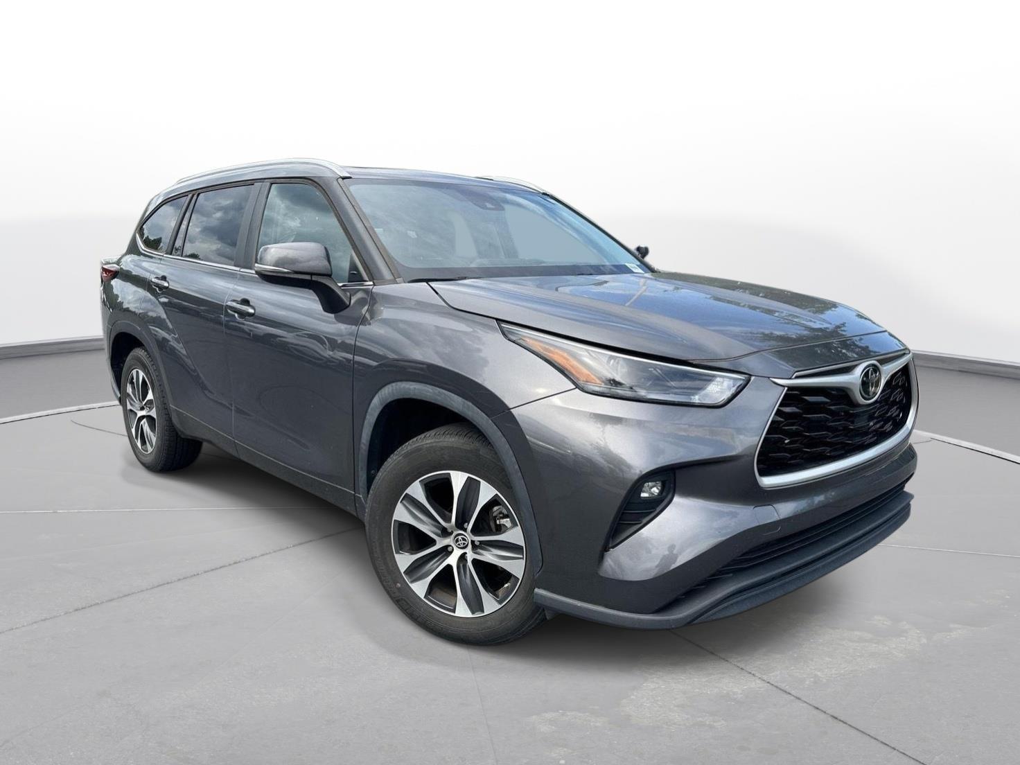 2023 Toyota Highlander XLE photo 3