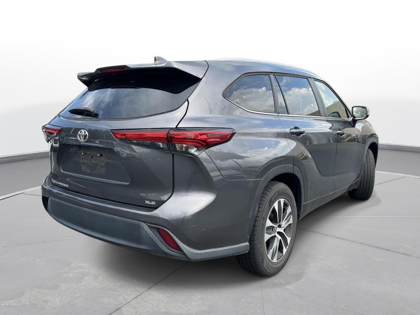 2023 Toyota Highlander XLE photo 5