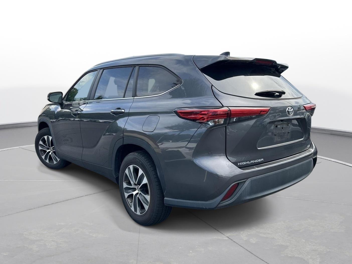 2023 Toyota Highlander XLE photo 7