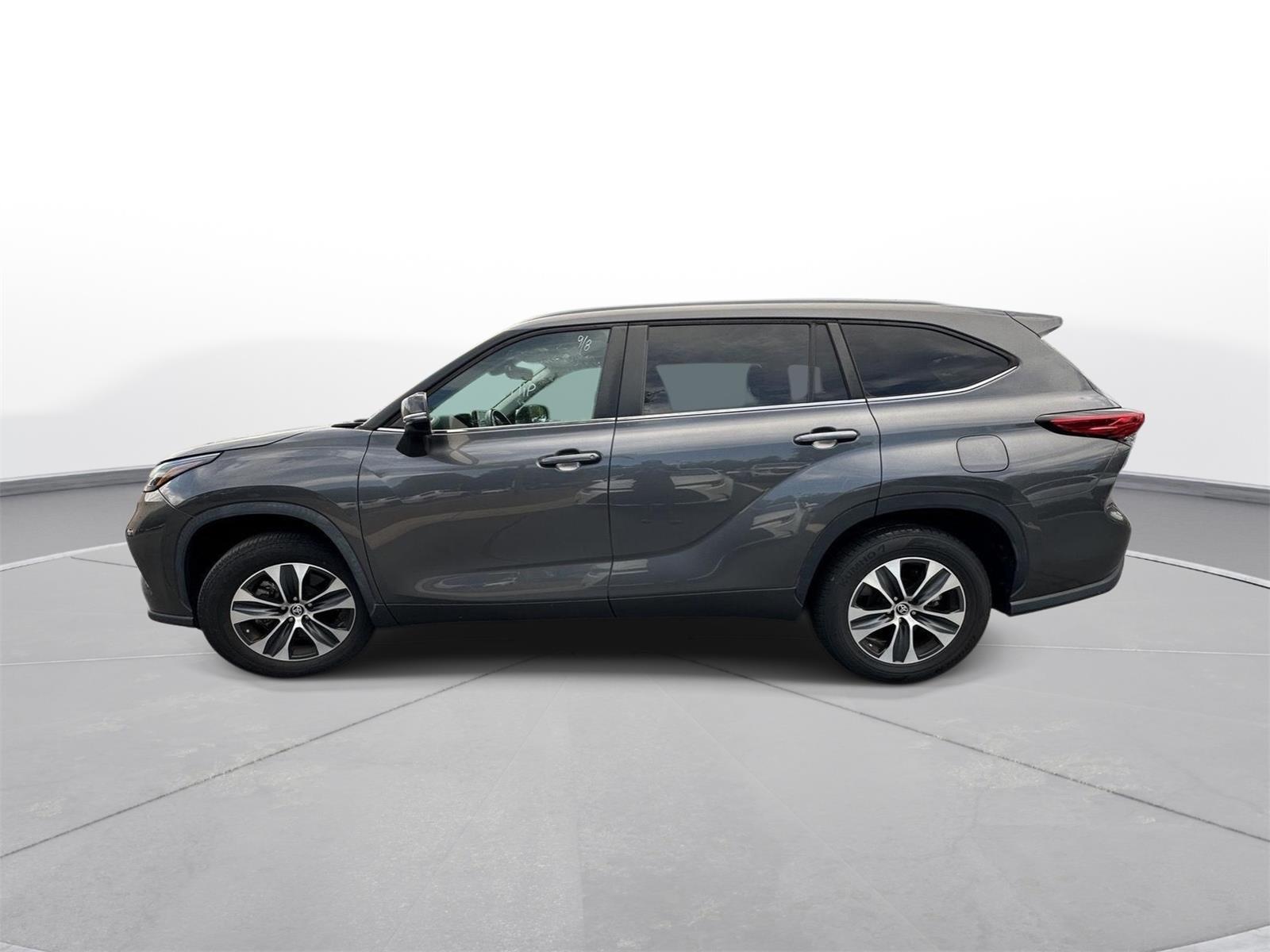 2023 Toyota Highlander XLE photo 8
