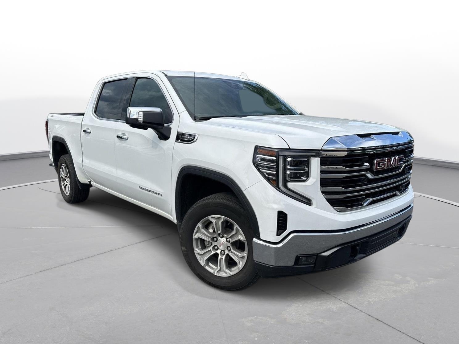 2025 GMC Sierra 1500 SLT photo 3