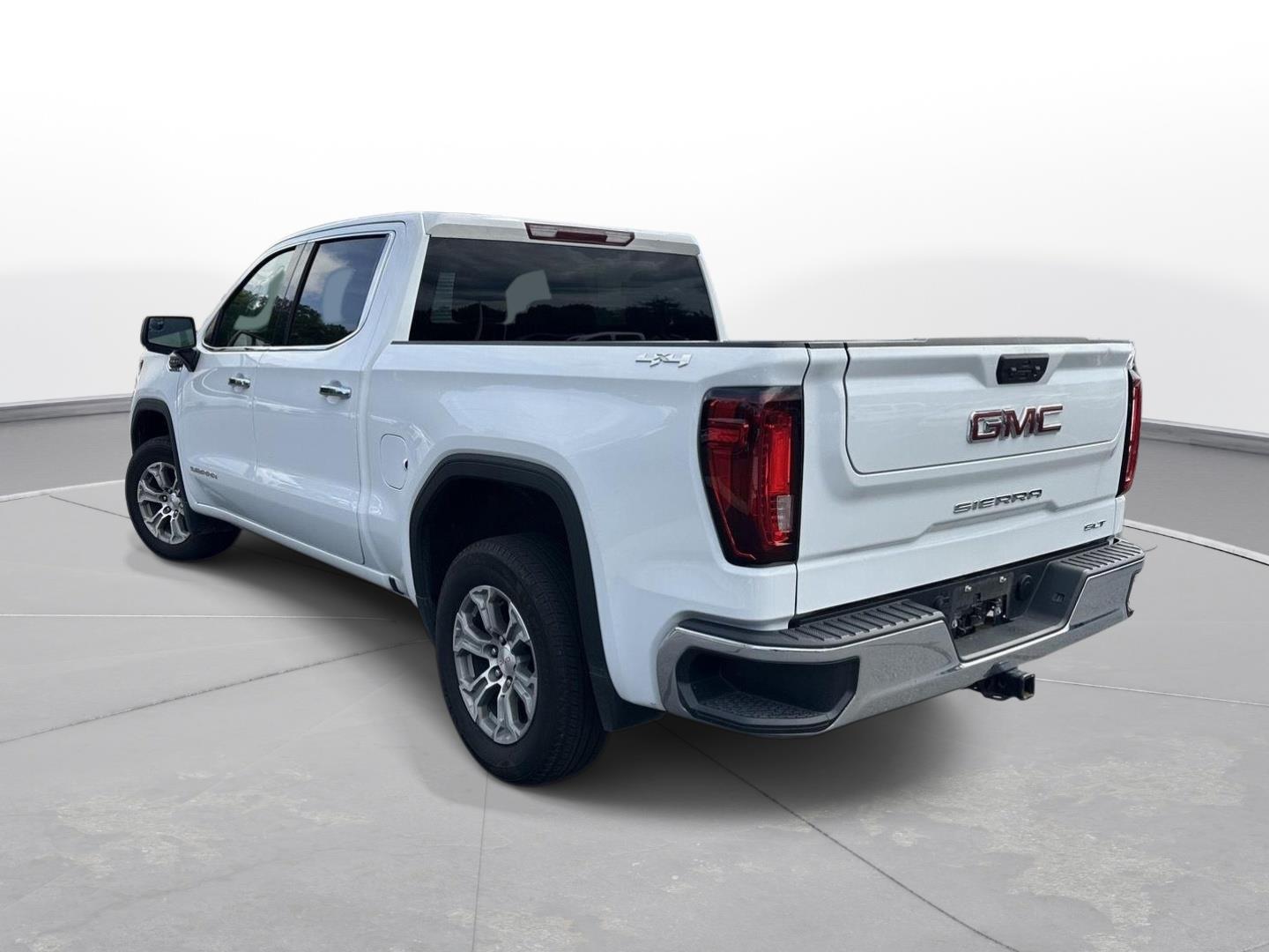 2025 GMC Sierra 1500 SLT photo 7