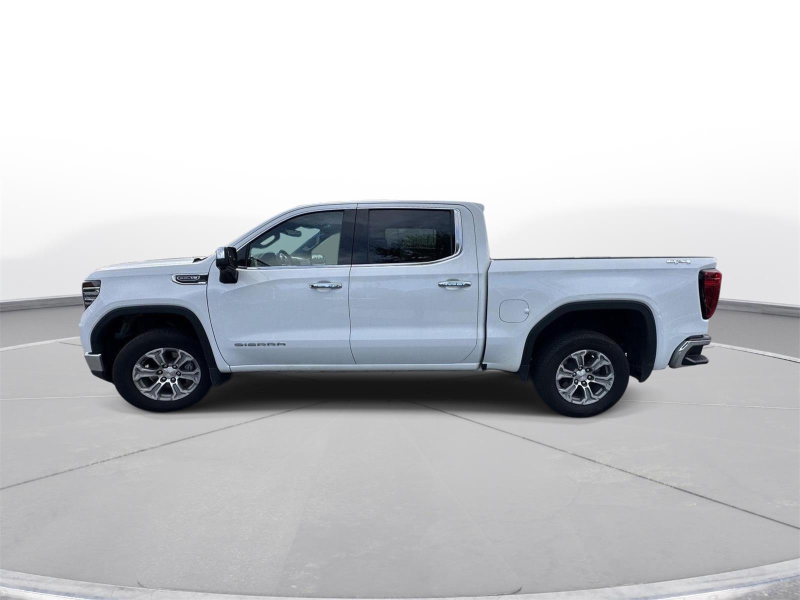 2025 GMC Sierra 1500 SLT photo 8