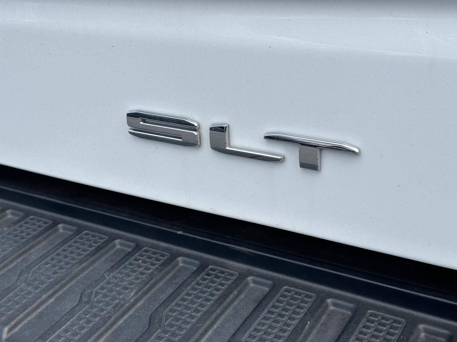 2025 GMC Sierra 1500 SLT photo 9