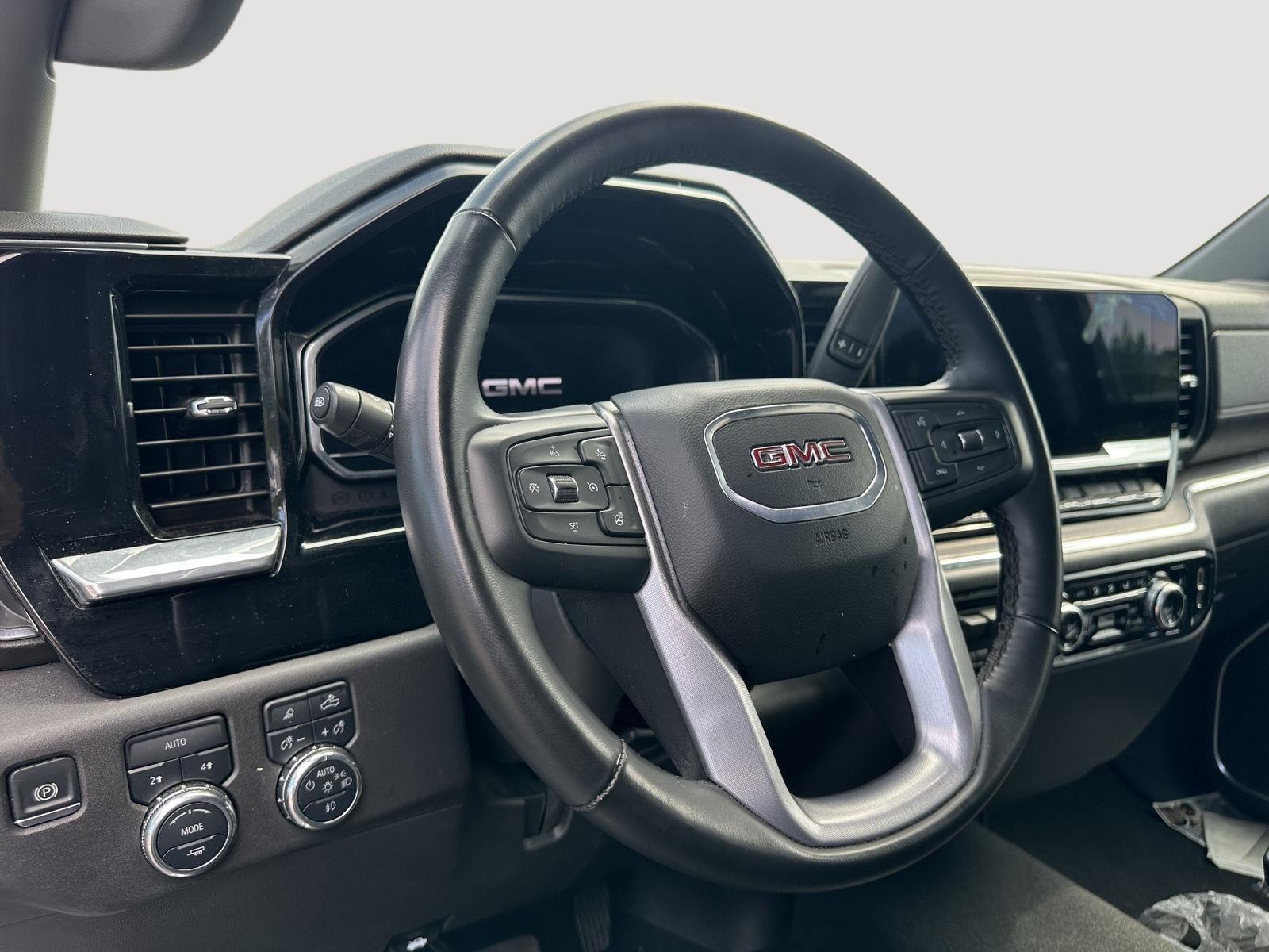 2025 GMC Sierra 1500 SLT photo 10