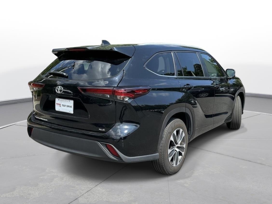 2025 Toyota Highlander XLE photo 5