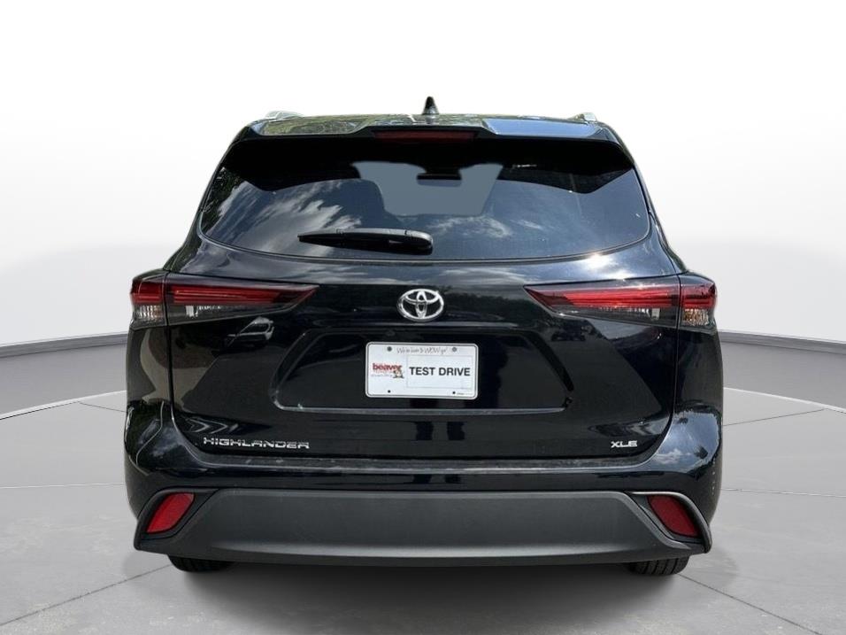 2025 Toyota Highlander XLE photo 6
