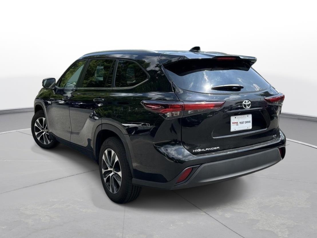 2025 Toyota Highlander XLE photo 7