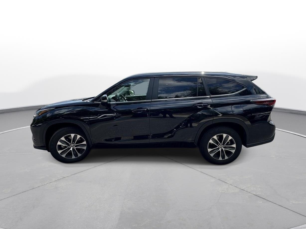 2025 Toyota Highlander XLE photo 8