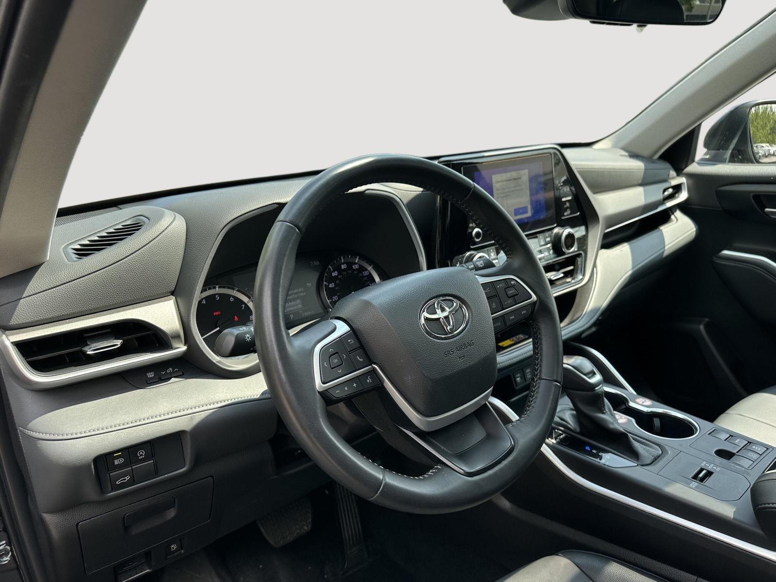 2025 Toyota Highlander XLE photo 10